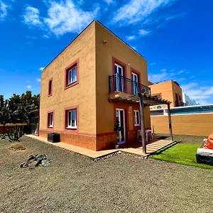 https://villa-leyna.in-canary-islands.com